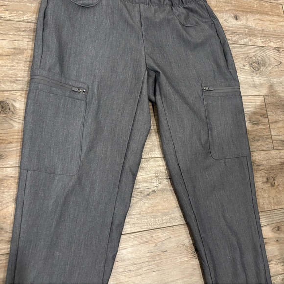 FIGS Grey Technical Collection Scrub Jogger Pants Size Small - Picture 5 of 14